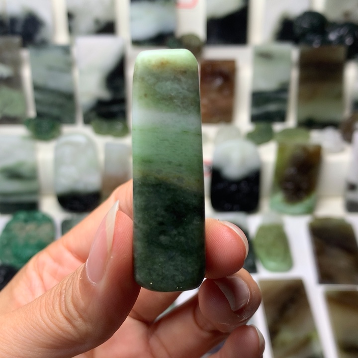 独山玉未镶嵌颈饰