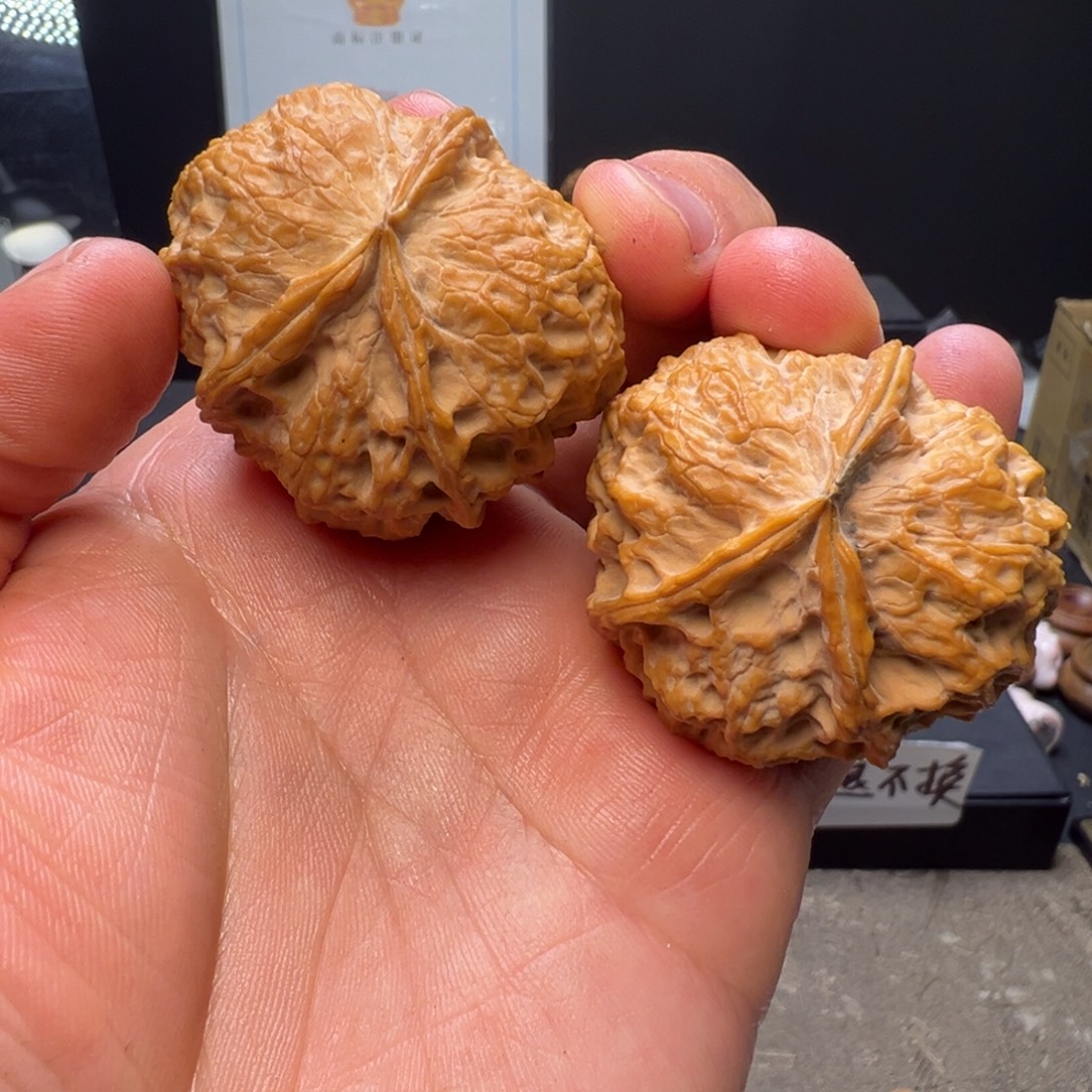 文玩核桃吊坠水龙纹三棱43mm