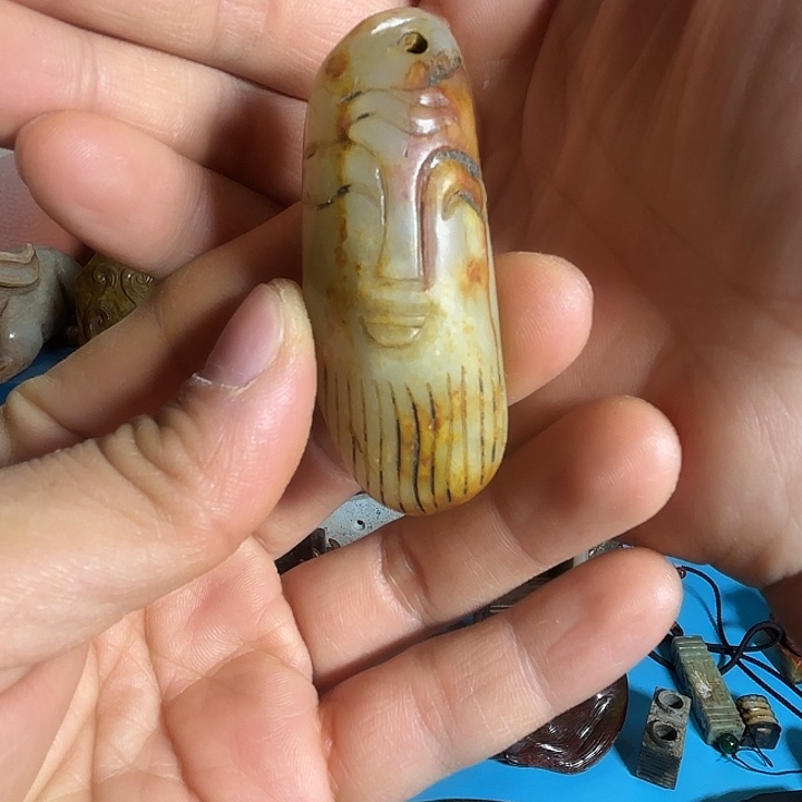 和田玉未镶嵌把件