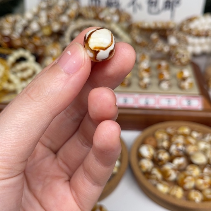 未镶嵌琥珀裸石鲸*56号
