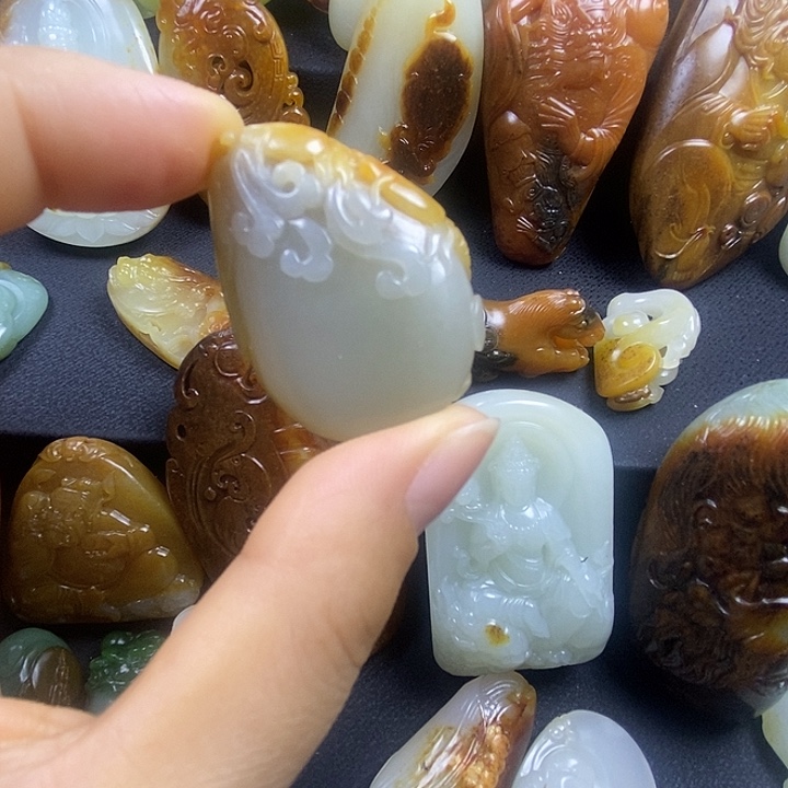 和田玉未镶嵌颈饰