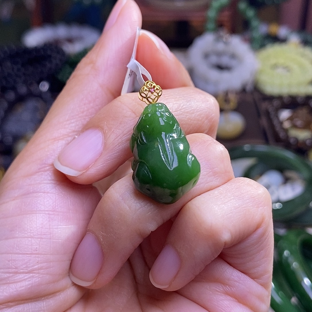 双***疏和田玉未镶嵌颈饰碧玉金镶辣阳绿貔貅吊坠