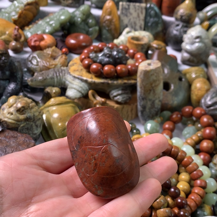 未镶嵌岫岩河磨玉（透闪石质玉）把件