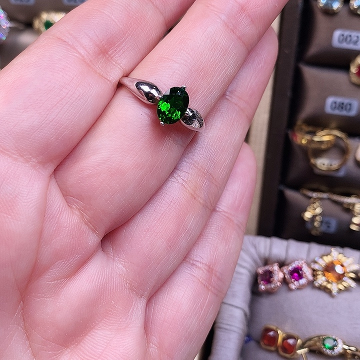 于****戒指银S925镶嵌透辉石