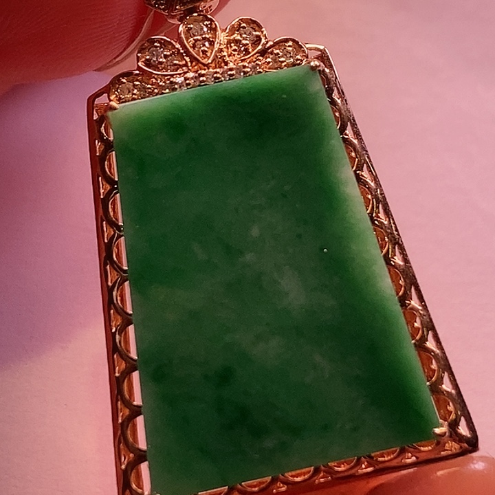 翡翠颈饰18K金镶嵌无事牌吊坠