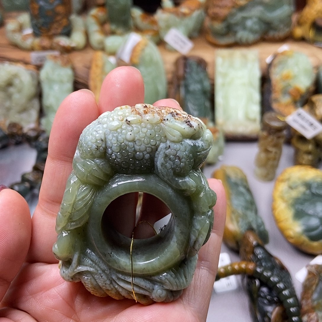 岫岩河磨玉（透闪石质玉）扳指未镶嵌开***乐