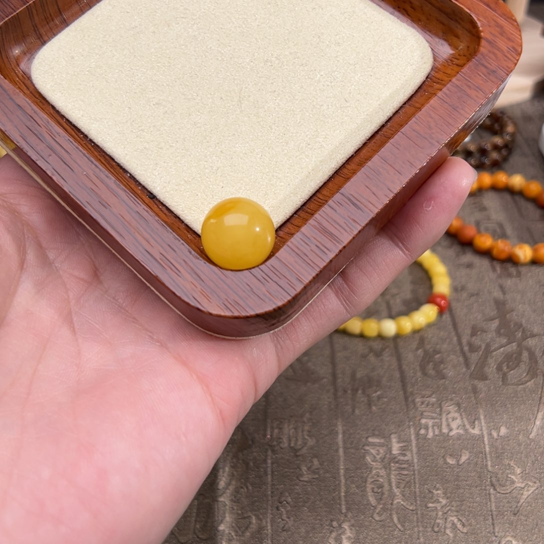 琥珀裸石未镶嵌琥珀裸石未镶嵌190