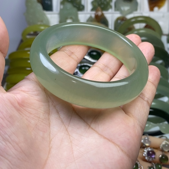 蛇纹石玉手镯未镶嵌