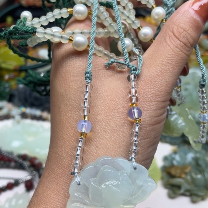 蛇纹石玉未镶嵌颈饰