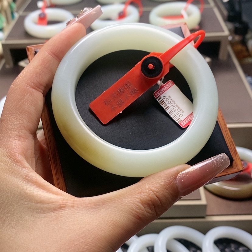 【闪购商品】和田玉手镯未镶嵌