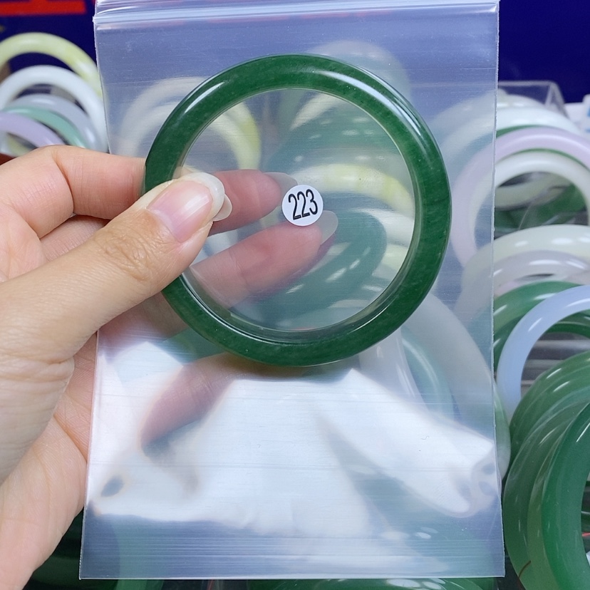 【闪购商品】石英质玉手镯未镶嵌60