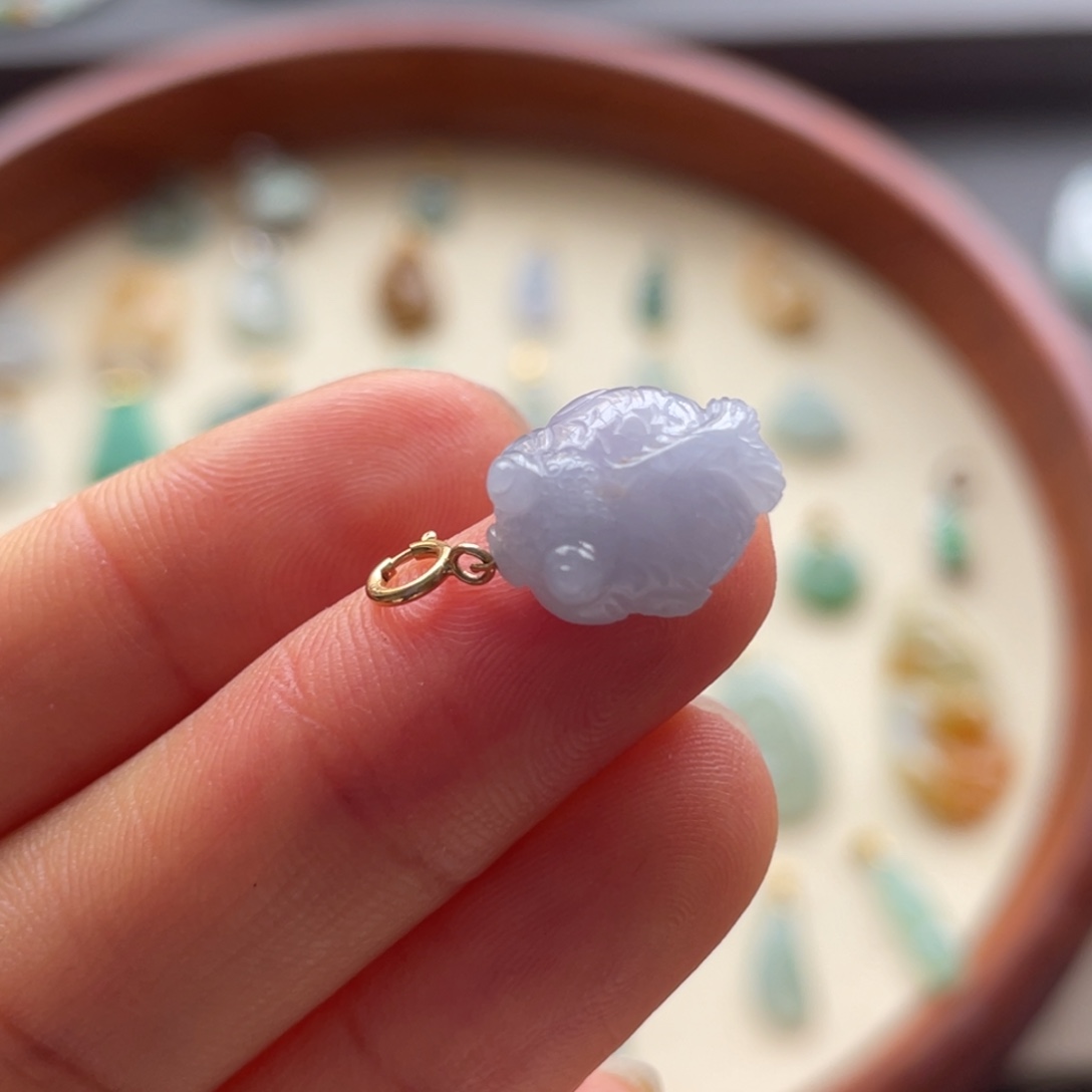 翡翠颈饰18K金镶嵌鱼有瑕疵