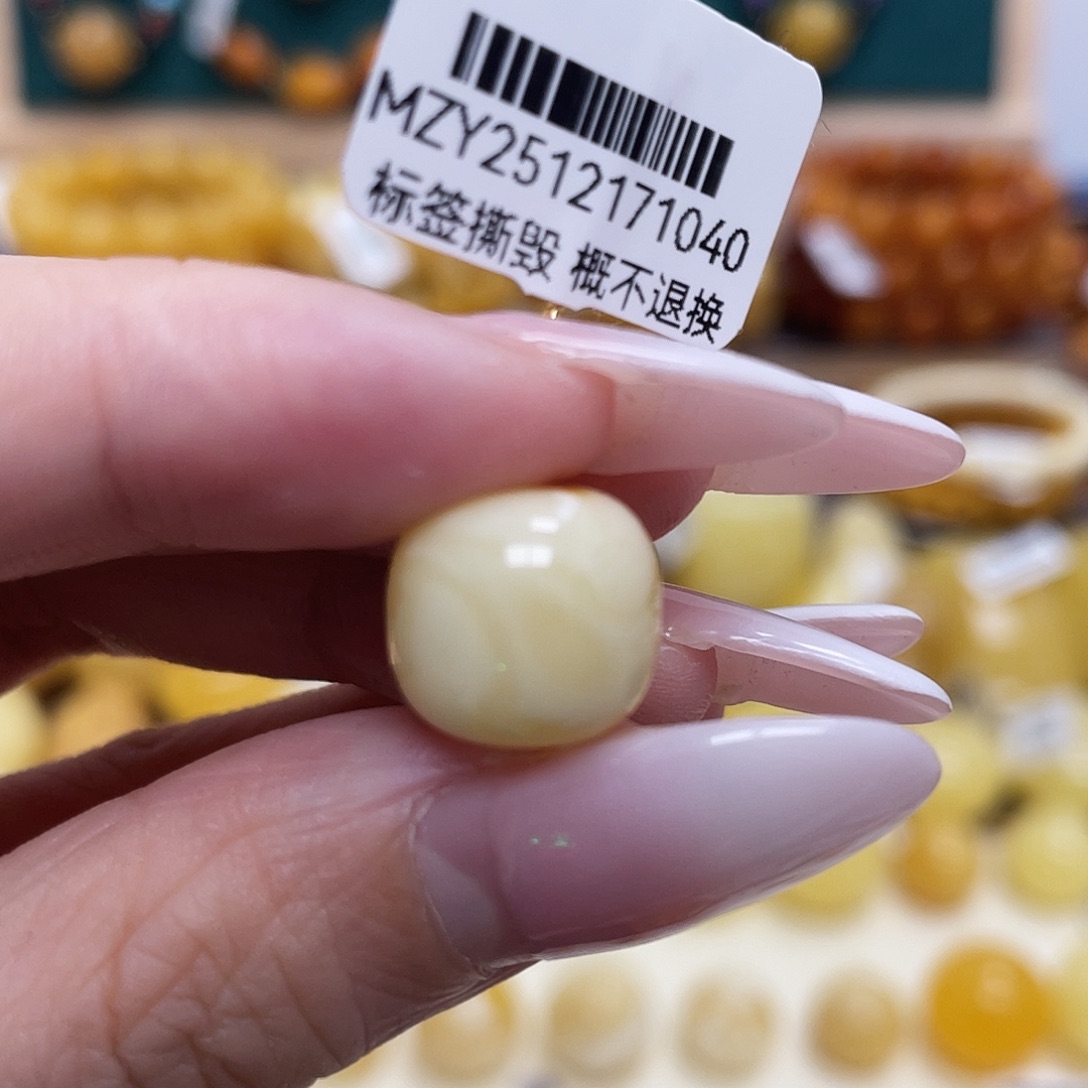 蜜蜡未镶嵌珠宝奇石12.3*11.5mm瑕疵