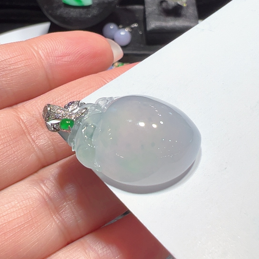 翡翠颈饰18K金镶嵌吊坠