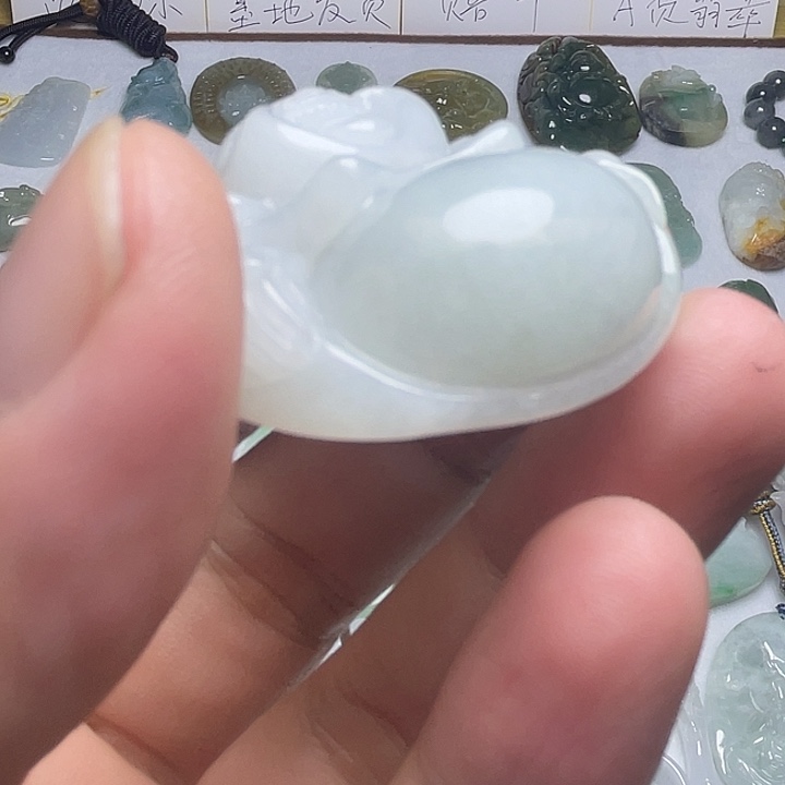 翡翠未镶嵌颈饰佛公