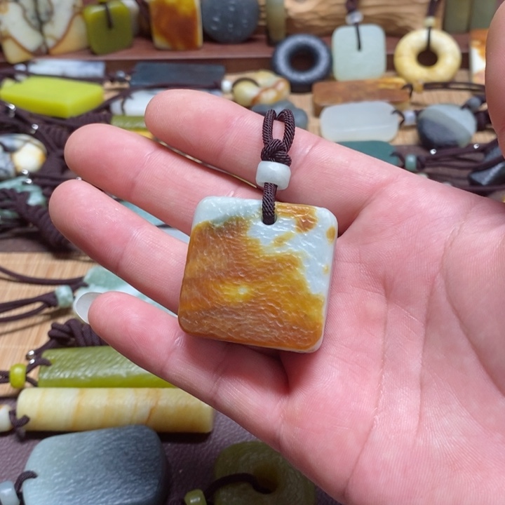 蛇纹石玉挂件未镶嵌莫*