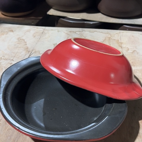 微瑕，明火，约口径19高5针孔外红内黑2个