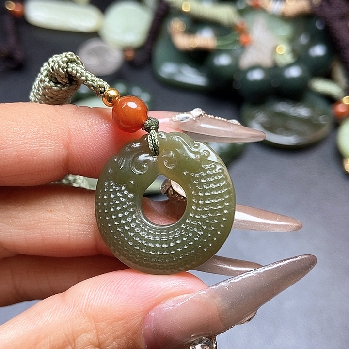 和田玉颈饰未镶嵌