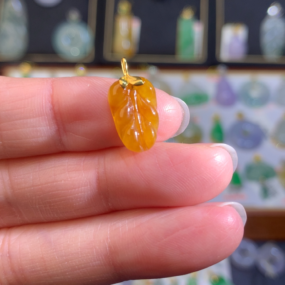 雾***儿翡翠18K金镶嵌颈饰