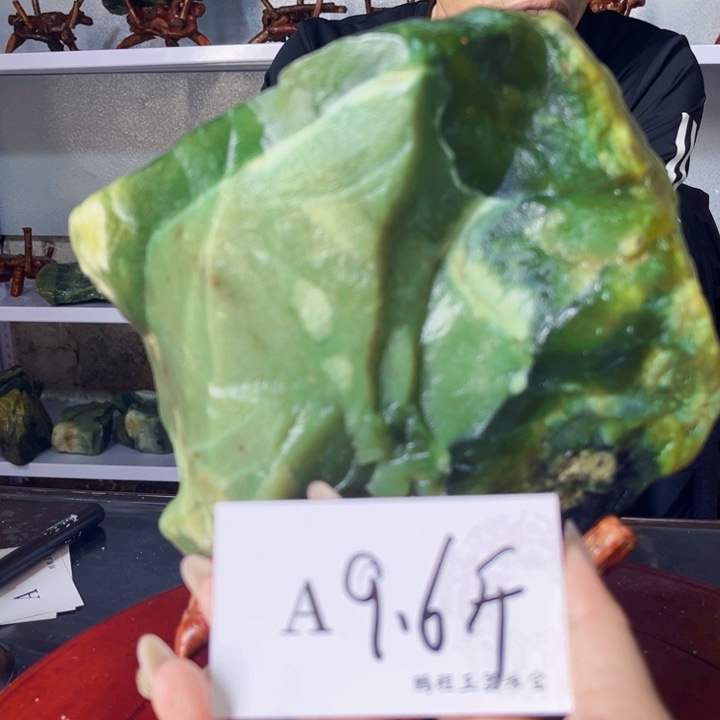 岫玉未镶嵌原料河**色原料