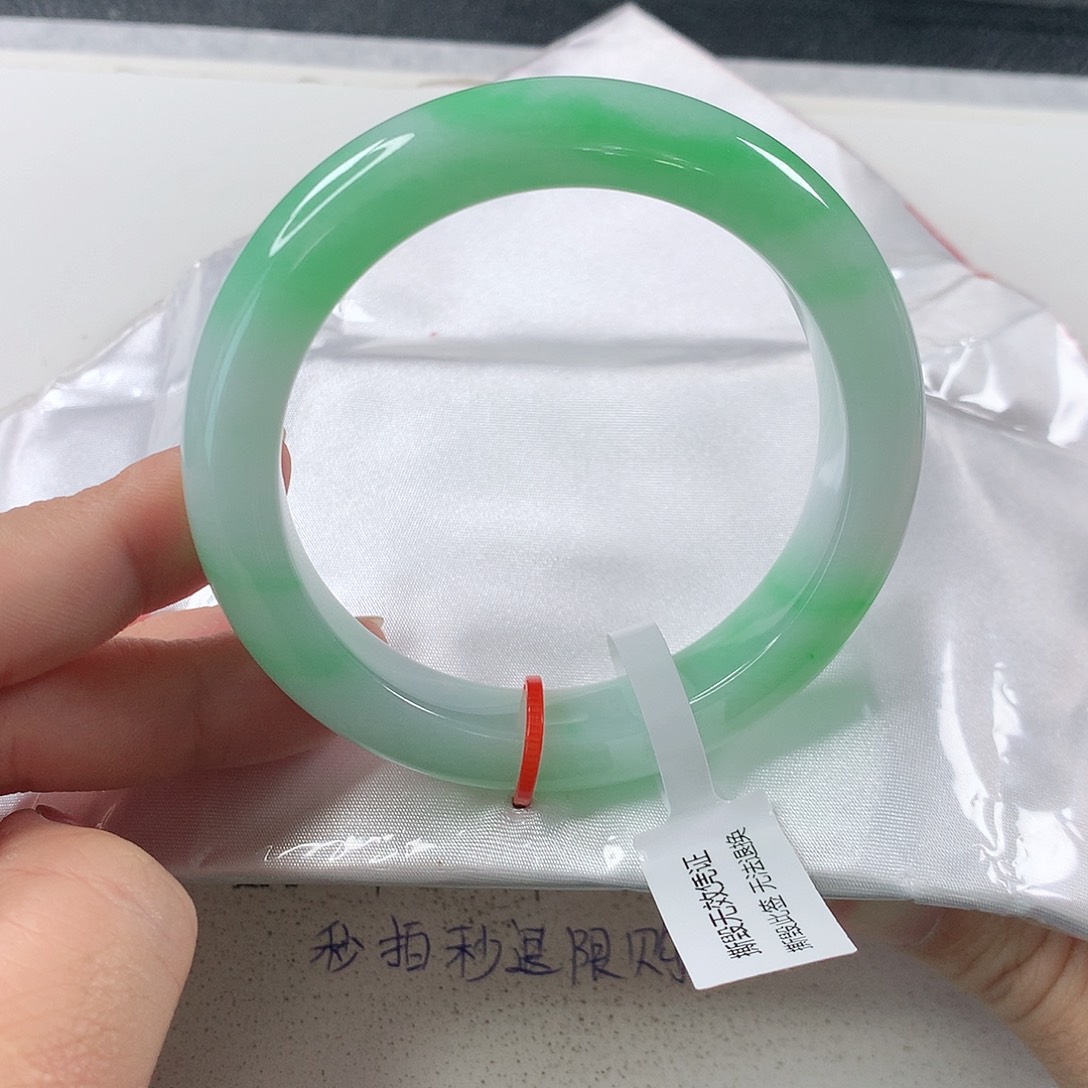 翡翠手镯未镶嵌甜阳绿 ①②⑧