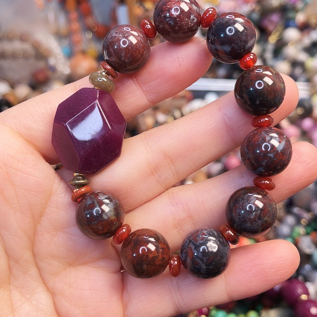 玛瑙/玉髓未镶嵌珠宝半成品鸽血石