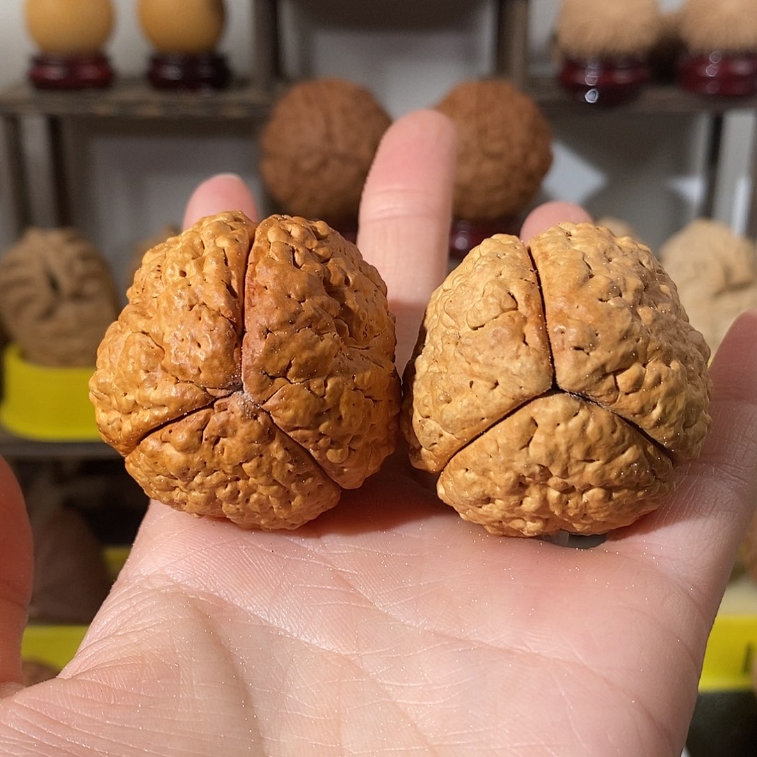 吊坠文玩核桃中**剑脑纹金刚练手瑕不退不换不接受中差评44