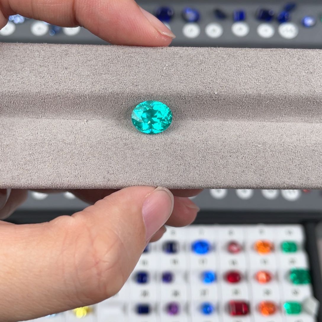 合成(培育)石榴石裸石未镶嵌沈*生4.4克拉