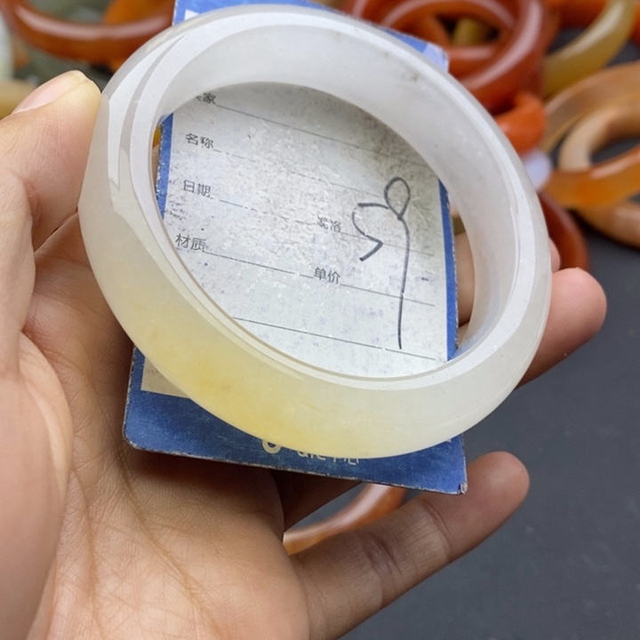 未镶嵌手镯石英质玉