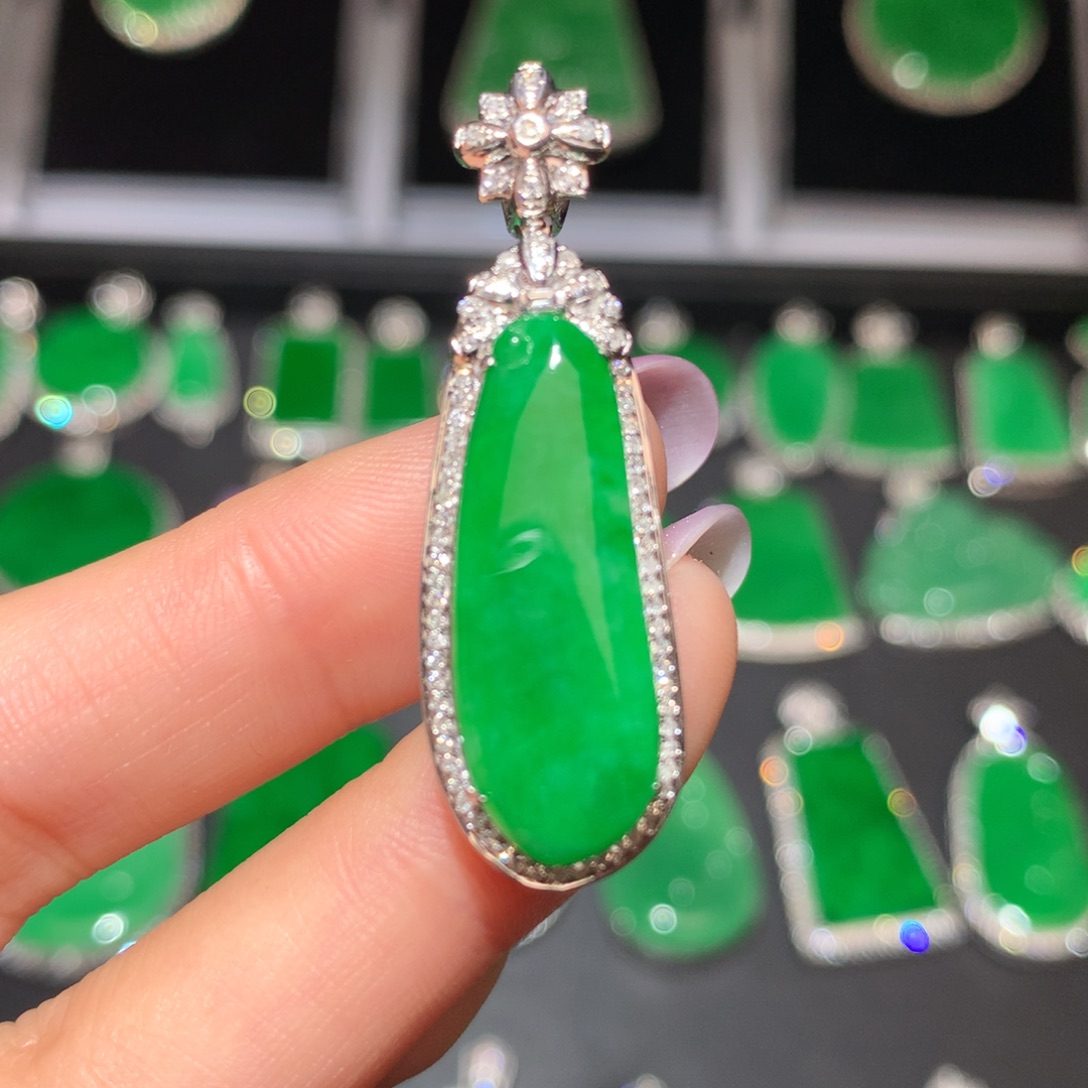 翡翠颈饰18K金镶嵌翡翠