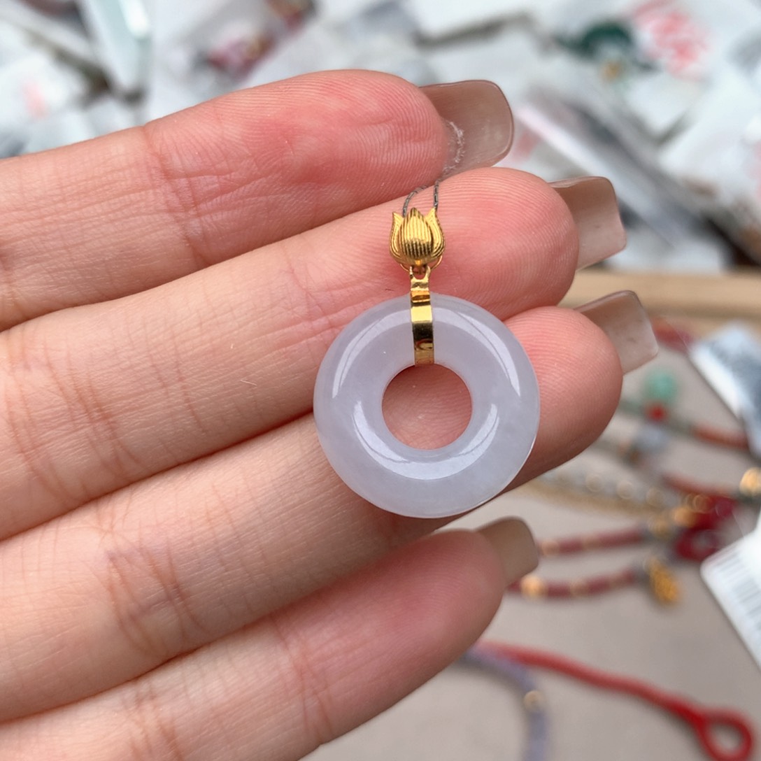 18K金镶嵌挂件翡翠