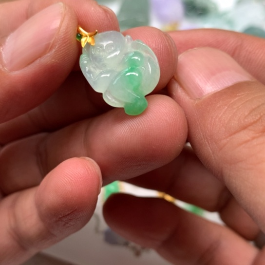 翡翠颈饰未镶嵌翡翠