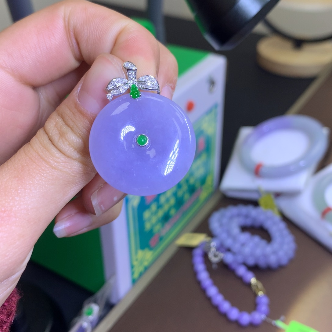 翡翠颈饰18K金镶嵌翡翠