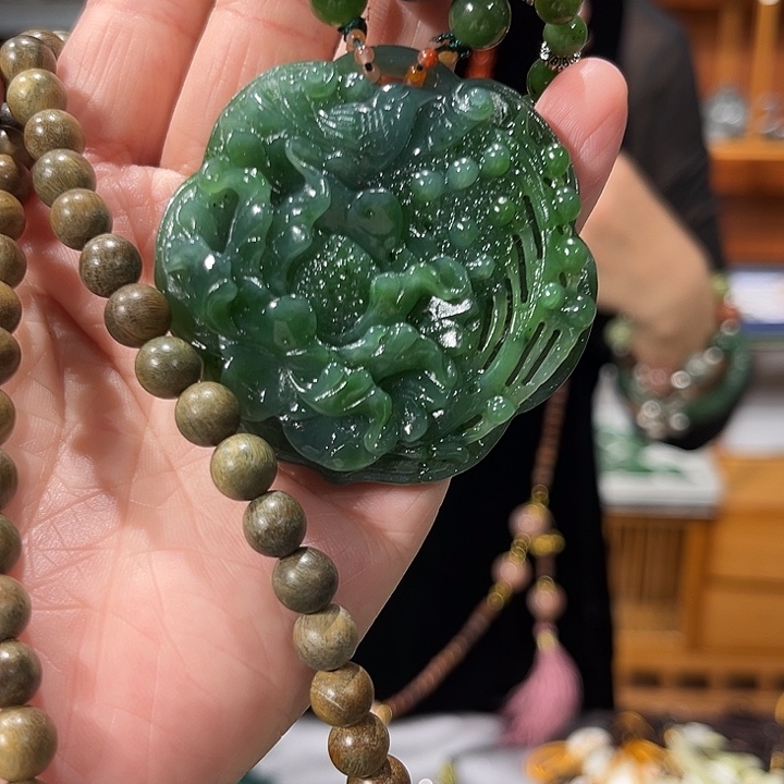 颈饰未镶嵌和田玉（糖玉）