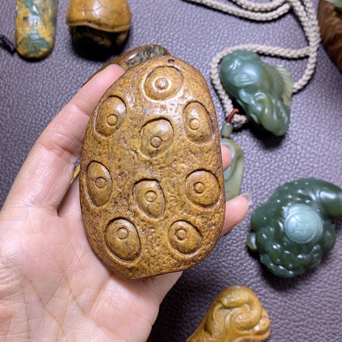 岫岩河磨玉（透闪石质玉）挂件未镶嵌波***货