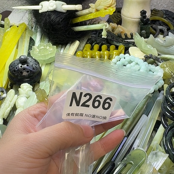 浅***然蛇纹石玉合金发饰