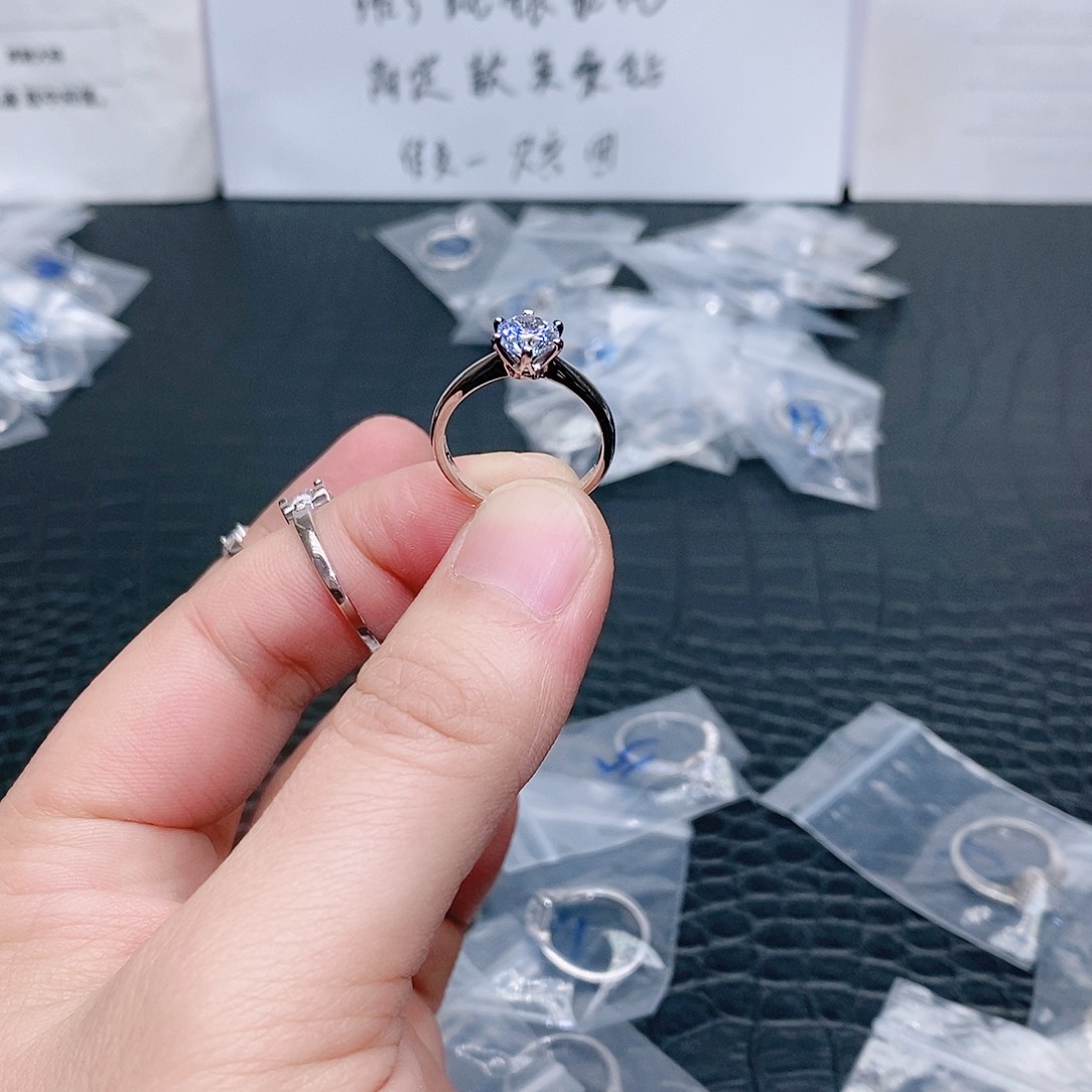 合成碳硅石925银皇冠六爪1克拉15码