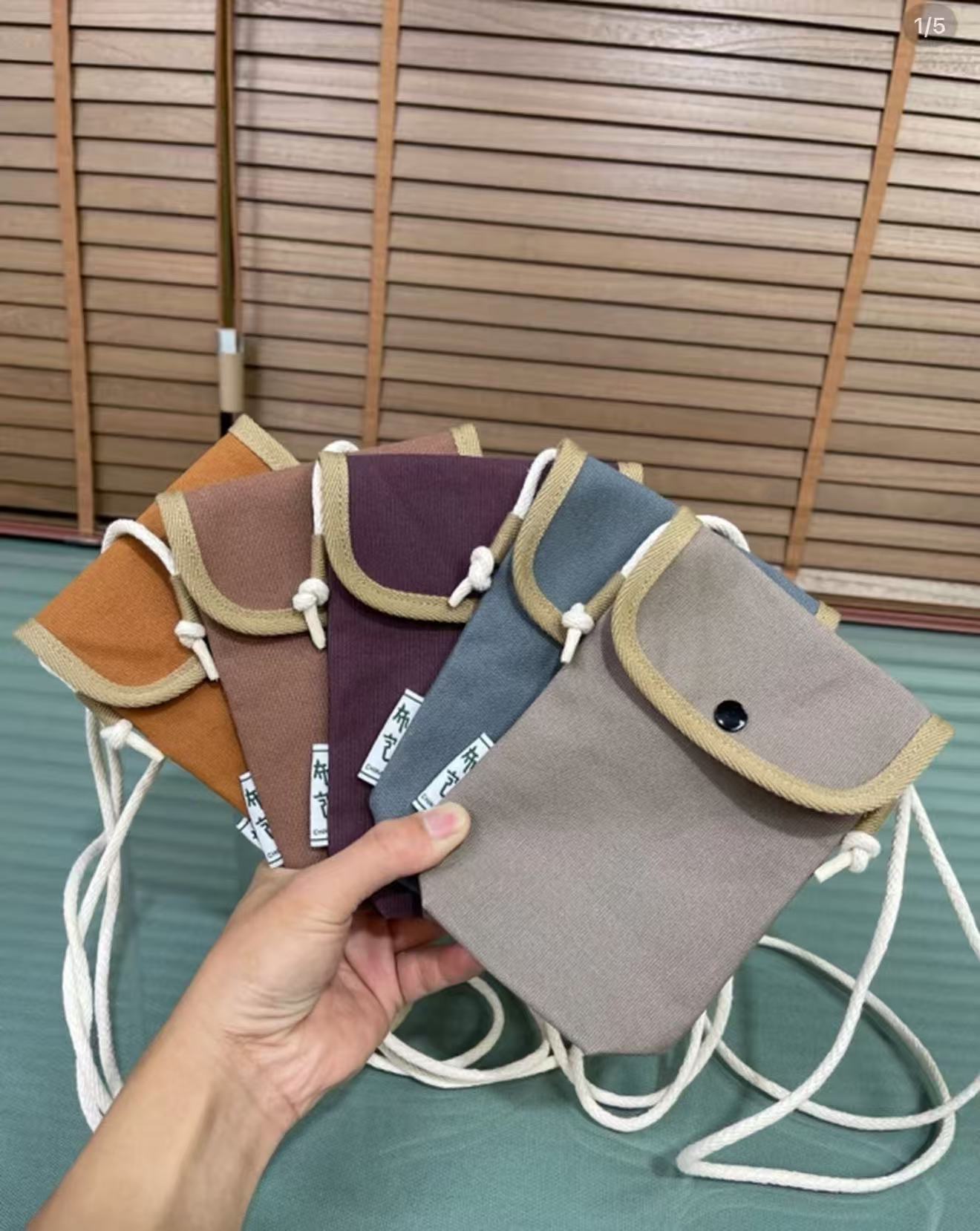 直播间同款面料手机包 颜色随机