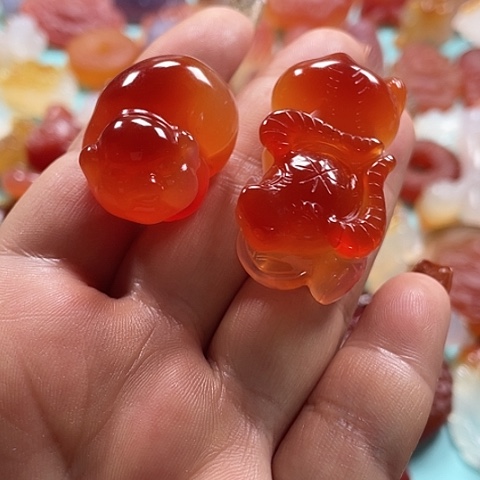 未镶嵌颈饰玛瑙/玉髓棉***?