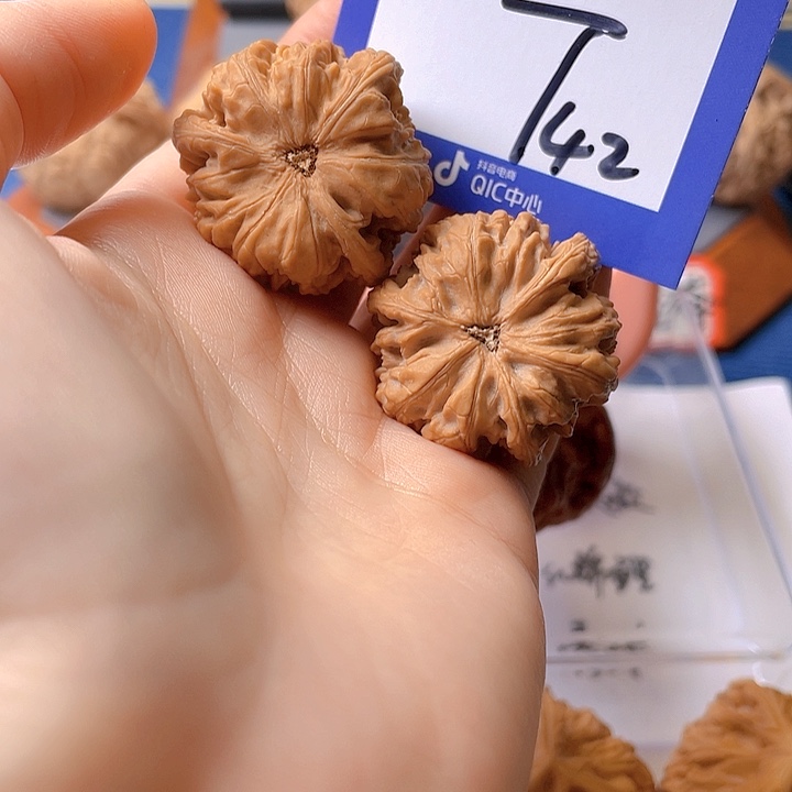 文玩核桃把件大*瘤文玩核桃42