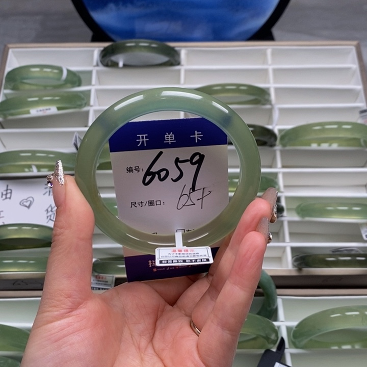 蛇纹石玉手镯未镶嵌我****.