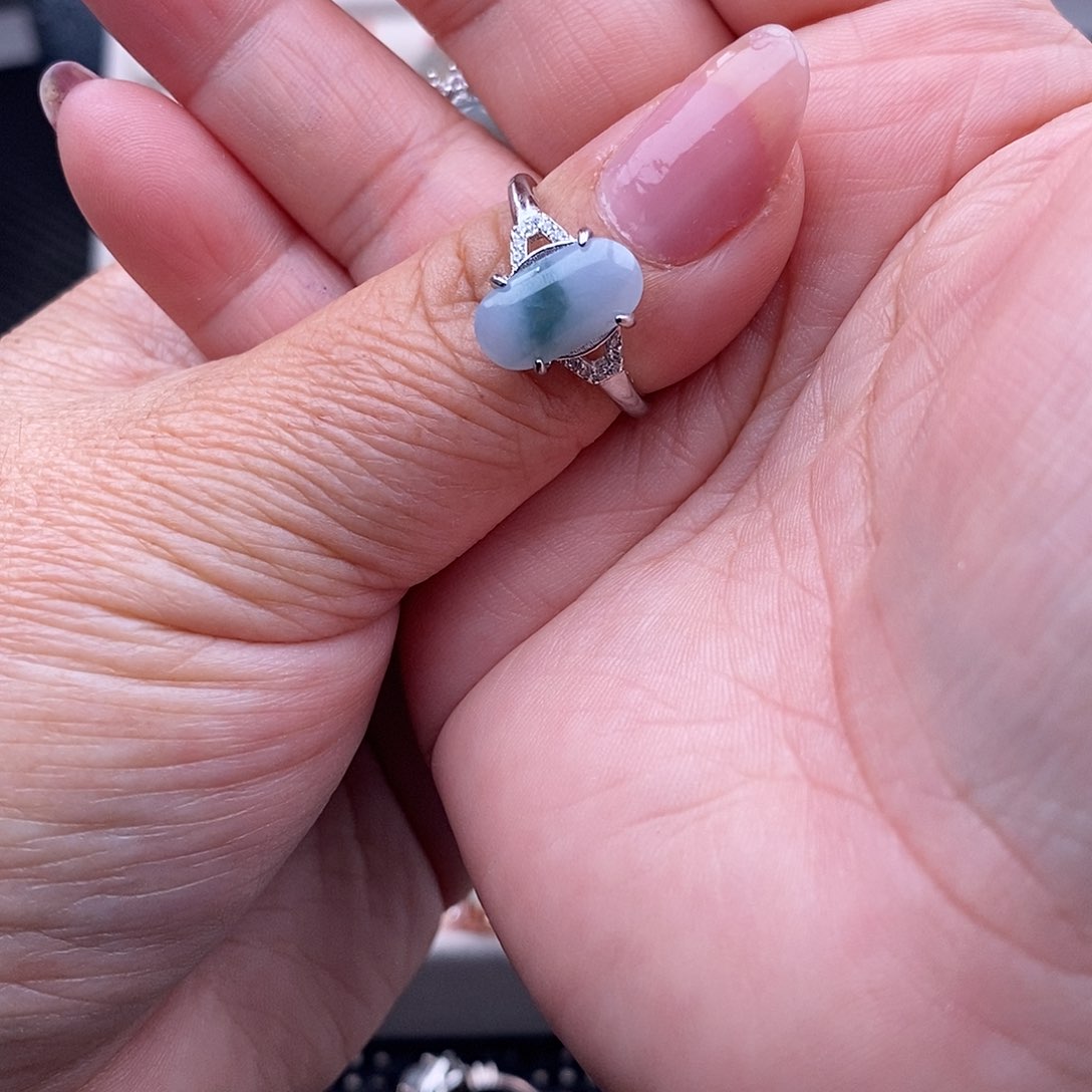 未镶嵌戒指翡翠万***?缅甸