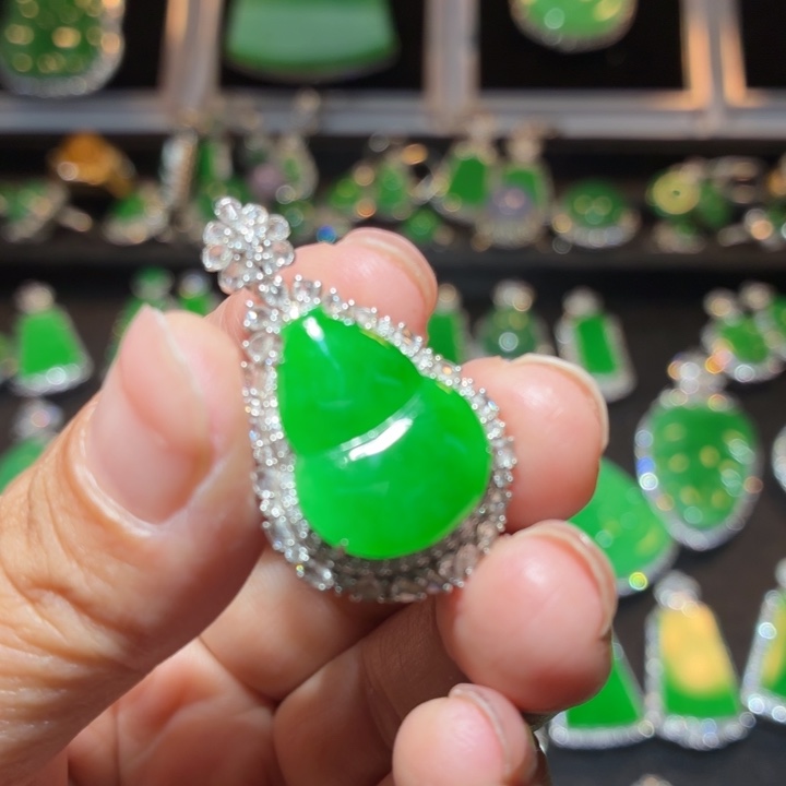 吊坠(不含链)18K金镶嵌翡翠翡翠