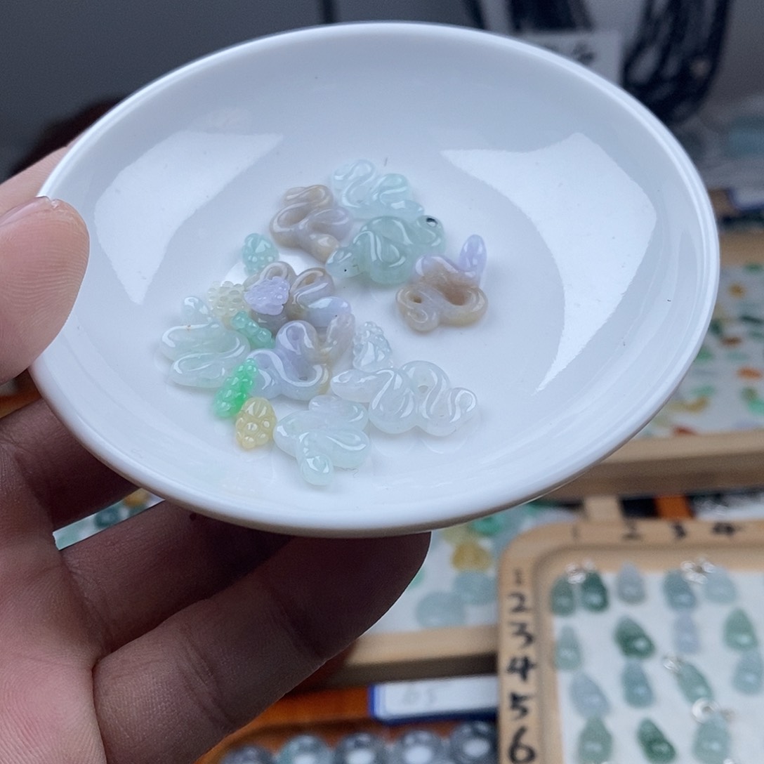 翡翠颈饰未镶嵌小蛇30一个