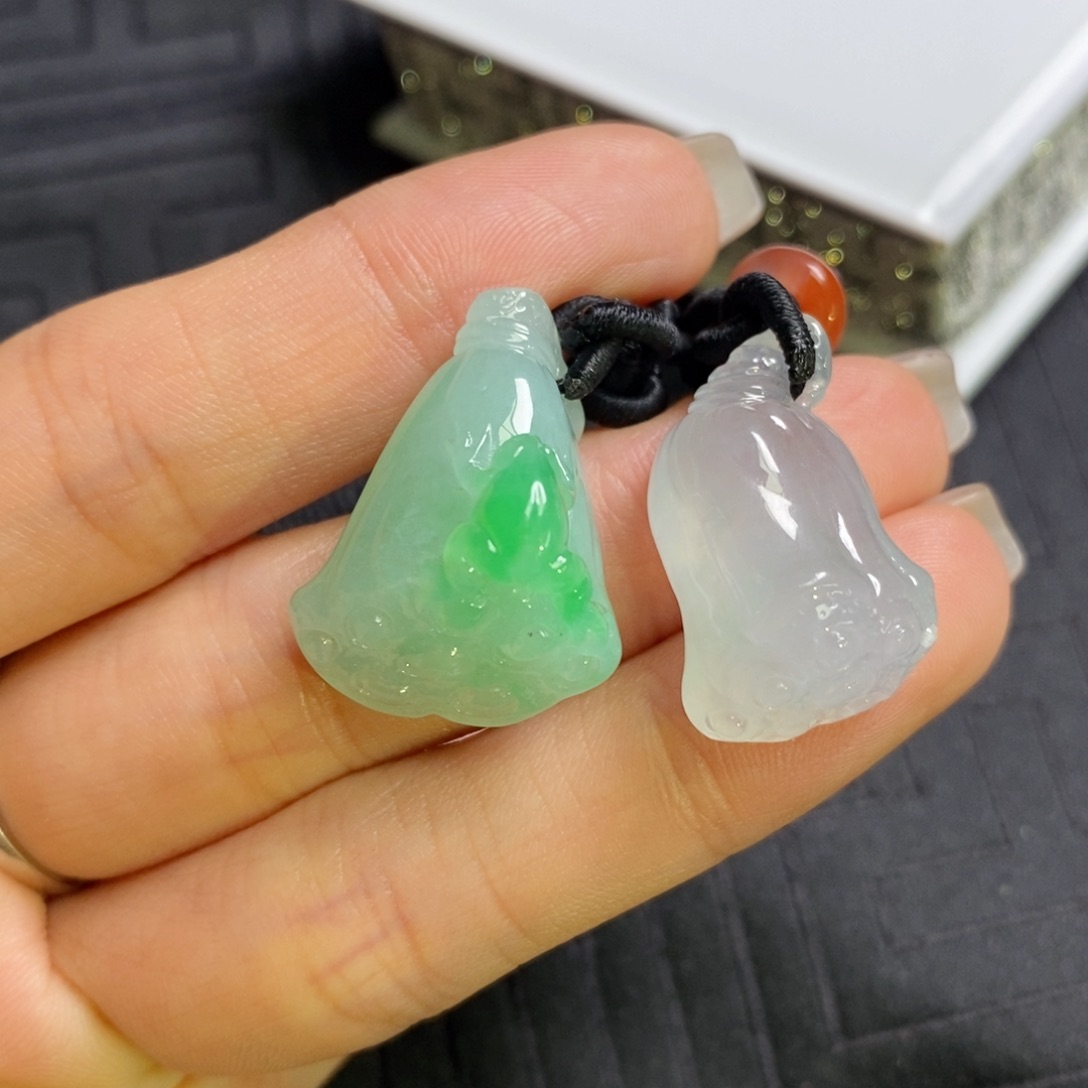 翡翠裸石莲蓬 可做车钥匙挂饰