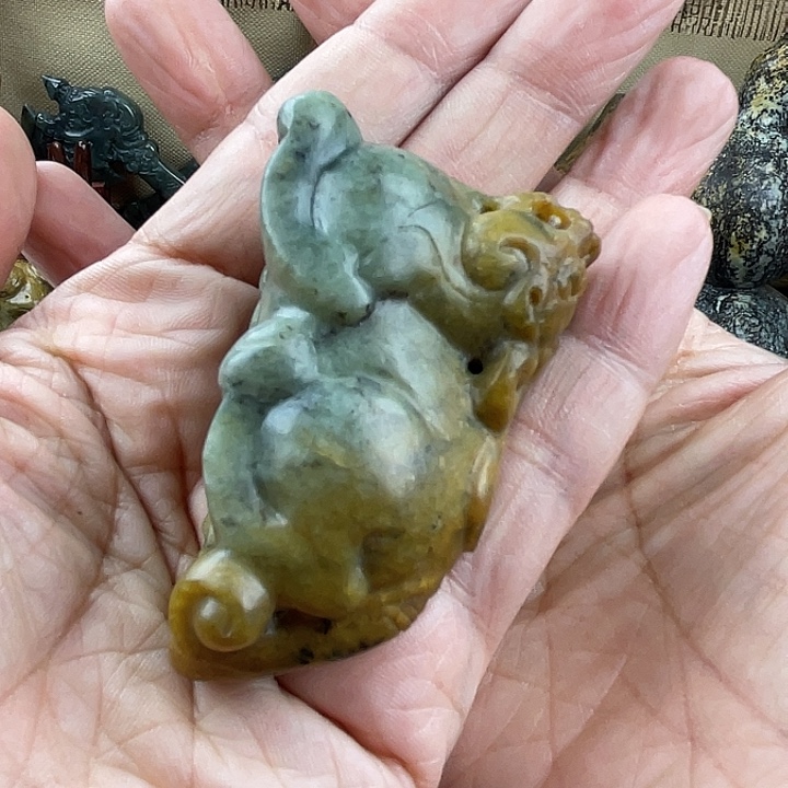 岫岩河磨玉（透闪石质玉）把件未镶嵌