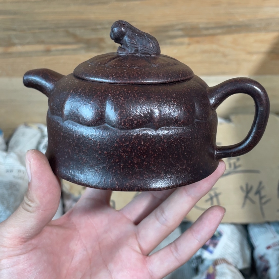 紫砂茶壶老厂紫砂壶一件。