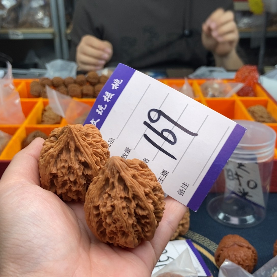 文玩核桃吊坠四棱