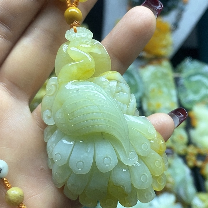 蛇纹石玉挂件未镶嵌