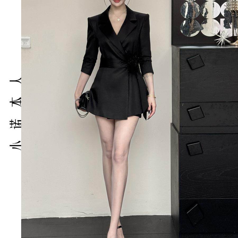小诺本人高级感西装裙2025春收腰显瘦中长款纯色缎面外套女25120